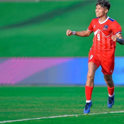 साम्बाले घुँडाको उपचारका लागि मागिन् आर्थिक सहयोग