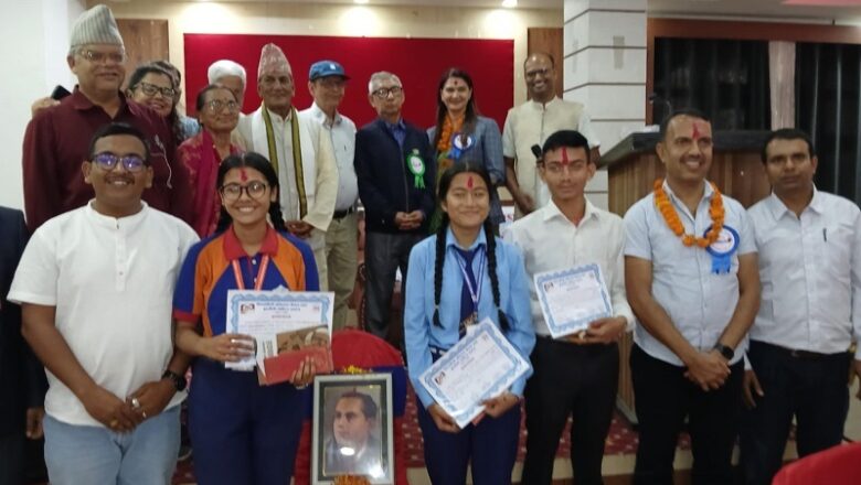 ललितकलाकर्मी राजन काफ्ले र साहित्यकार रञ्जु दाहाल सम्मानित