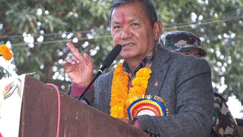 कांग्रेस र एमालेको सरकार ढल्दैन, ढुक्क हुनूः मन्त्री गुरुङ