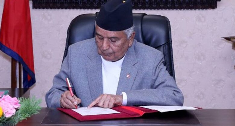 सरकारले ६ वटा अध्यादेश सिफारिस गरेपछि राष्ट्रपति पौडेल कानूनविद्हरूसँग परामर्श गर्दै