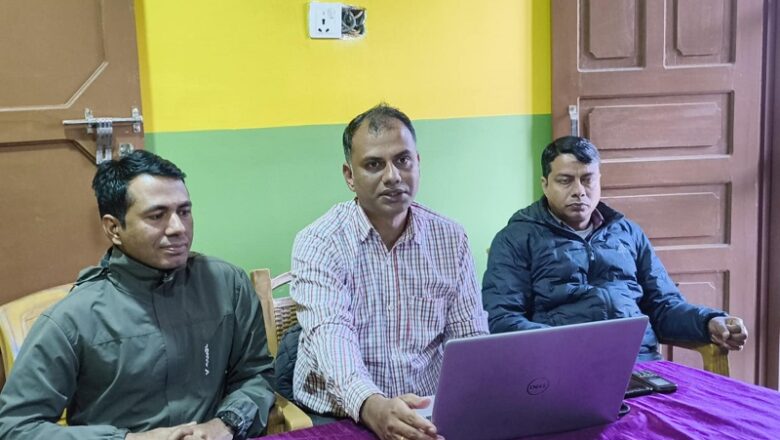 झरनाद्वारा आयोजित बकैया-कला साहित्य महोत्सवमा स्रष्टाहरू सम्मानित हुँदै