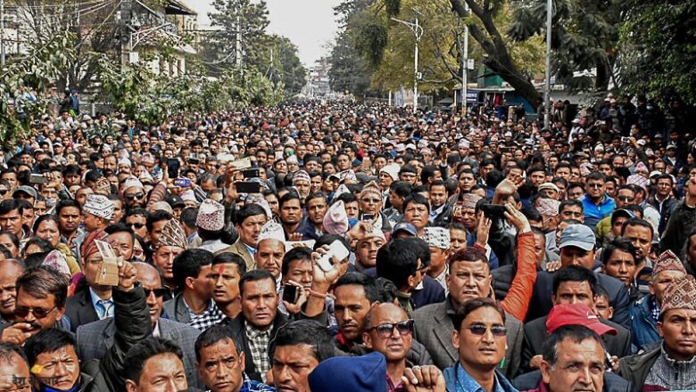 नेपालको राजधानी काठमाडौँमा गणतन्त्रवादी र राजावादीको छुट्टाछुट्टै प्रदर्शन