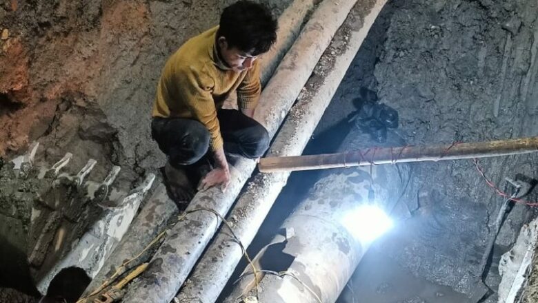 थापाथलीमा फुटेको मेलम्ची खानेपानी आयोजनाको मुख्य पाइपलाइन मर्मत गरियो