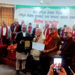 नेपाली लेखक संघद्वारा डा. ध्रुवचन्द्र गौतमलाई राष्ट्रिय लेखक पुरस्कार प्रदान