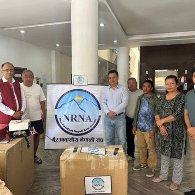 एनआरएनए जापानद्वारा मोरङको भगवती माविका विधार्थीका लागि झोला हस्तान्तरण