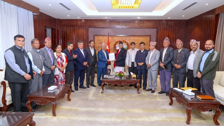 माधवले केपीलाई बुझाए सुशासन र रोजगारी तथा समाजवादको तयारी सन्दर्भमा ज्ञापन पत्र