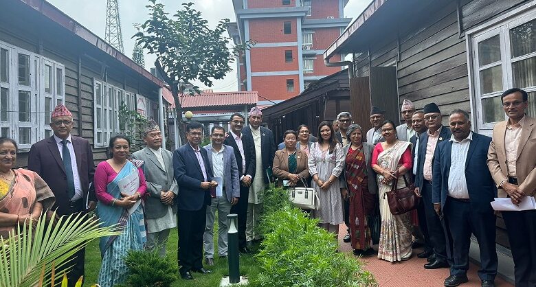 ‘अब हामी २०-२५ वर्ष बाँच्छौँ होला, हाम्रा सन्तानले नेपाललाई ‘विदेश’ नठानून्’: डा. उपेन्द्र महतो