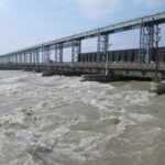सप्तकोशी नदीमा पानीको बहाव बढ्न थाल्यो, २० वटा ढोका खुला