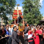 कोलोराडोको बोल्डरमा कुमारी रथ तान्दै मनाइयो इन्द्रजात्रा