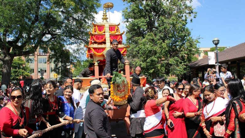 कोलोराडोको बोल्डरमा कुमारी रथ तान्दै मनाइयो इन्द्रजात्रा