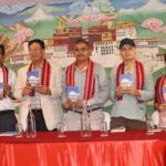 पर्यटन व्यवसायी डङ्गोलको नियात्रा ‘कैलाश कोरा’ लोकार्पण