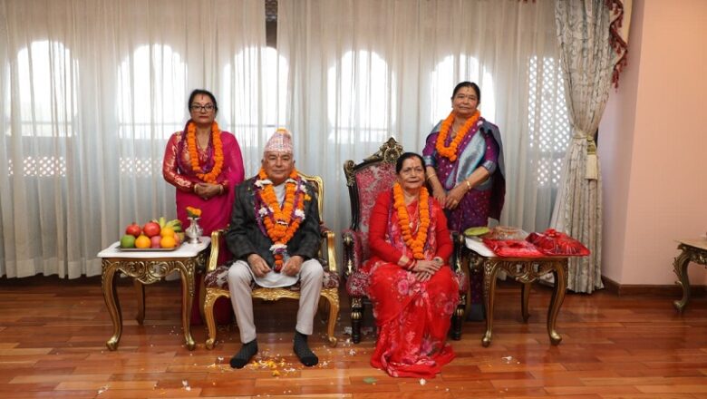 राष्ट्रपति पौडेलबाट शुभसाइतमा बहिनीहरूबाट तिहारको टीका ग्रहण