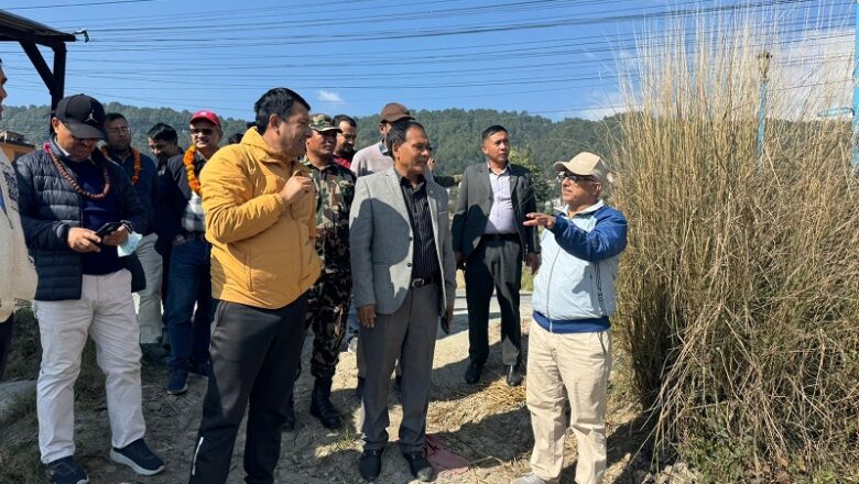 कुलमान घिसिङद्धारा बागमती नदी करिडोरका ढल व्यवस्थापन र सडक स्तरोन्नतिको निरीक्षण