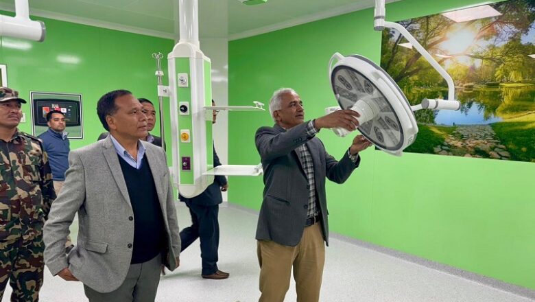 निर्माणाधीन बाल अस्पतालको मन्त्री कुलमान घिसिङद्वारा निरीक्षण