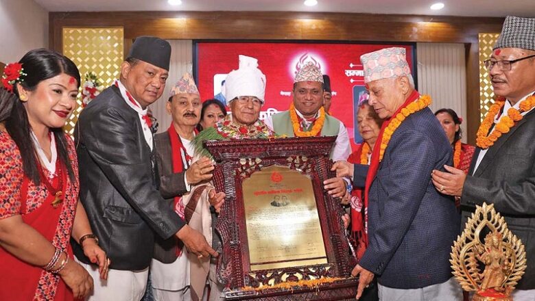 संस्कृतिविद् गणेशराम लाछिलाई ‘सुदर्शन-कपिला सिरपा’ प्रदान