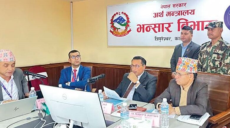 राजस्व लक्ष्यप्राप्तिमा लाग्न भन्सारका कर्मचारीलाई निर्देशन
