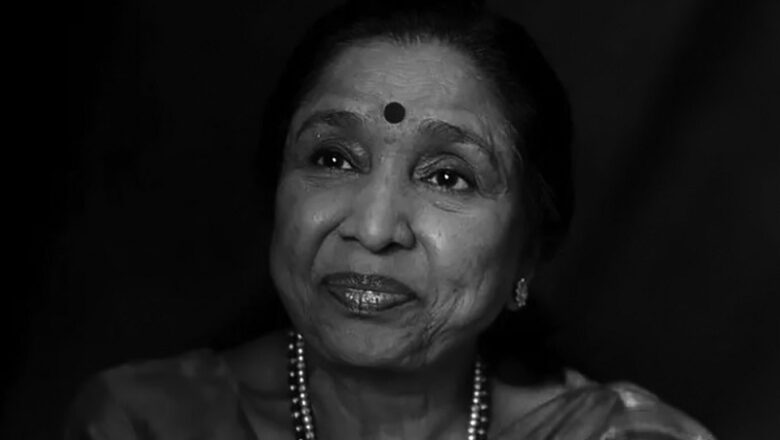 प्रसिद्ध गायिका आशा भोसलेको ९२ वर्षको उमेरमा निधन