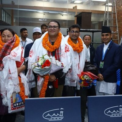 कान्स फिल्म फेस्टिभलमा ‘जुरी प्राइज’ प्राप्त गर्ने ‘एलिफेन्ट इन द फग’ को टोलीलाई भव्य स्वागत