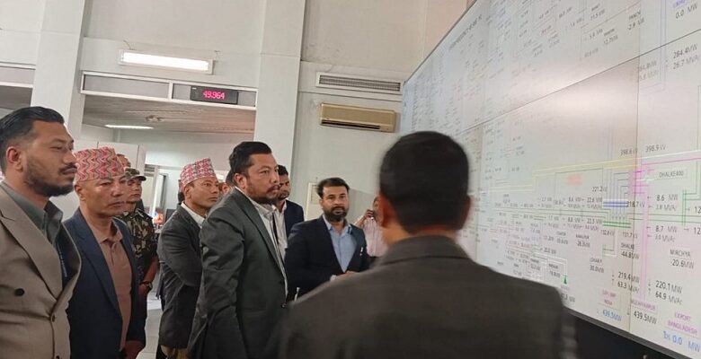 उर्जामन्त्रीद्वारा स्युचाटारस्थित भार प्रेषण केन्द्रको निरीक्षण