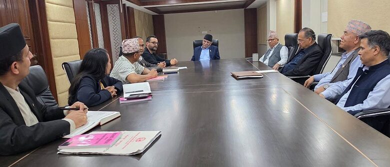 पूर्वप्रधानमन्त्रीहरुसँग संविधान संशोधन बहसपत्र तयारी कार्यदलद्वारा छलफल