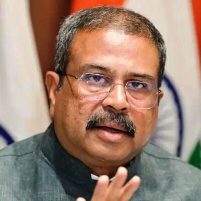 प्रश्नपत्र चुहावट सम्बन्धी विवादपछि भारतका केन्द्रीय शिक्षामन्त्री धर्मेन्द्र प्रधानद्वारा राजीनामा