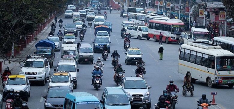 नेपालमा सार्वजनिक यातायातको भाडा दुई प्रतिशत घट्यो