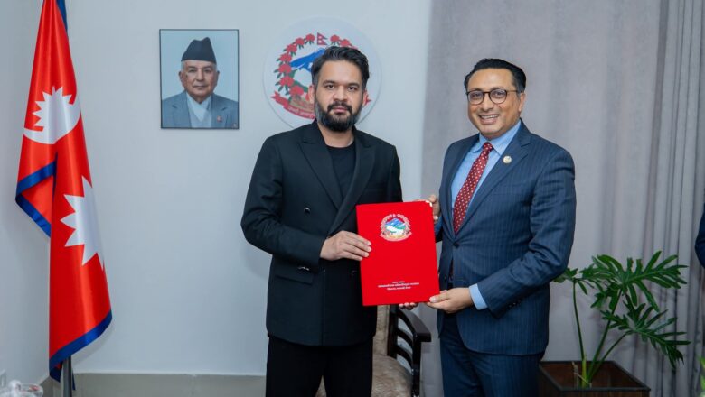 प्रधानमन्त्री वालेन्द्र शाहसँग विभिन्न मन्त्रालयका मन्त्रीहरूले गरे कार्यसम्पादन सम्झौता
