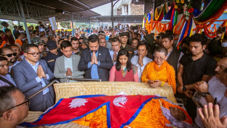 जनकवि दुर्गालाल श्रेष्ठको अन्त्यष्टि, राष्ट्रिय झण्डा ओढाइ श्रद्धाञ्जली अर्पण