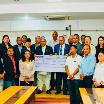 एनआरएनएद्वारा पहिलो चरणमा प्रधानमन्त्री दैवी प्रकोप उद्धार कोषमा रु. १ करोड हस्तान्तरण
